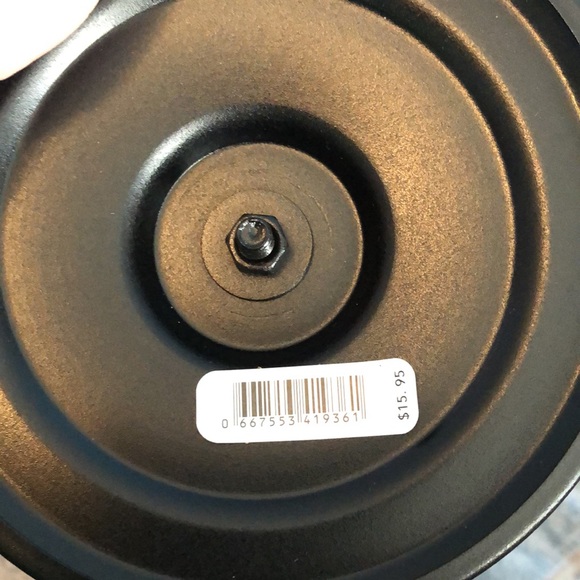 **SOLD** Bath and BodyWorks white Barn Candles - Picture 5 of 9